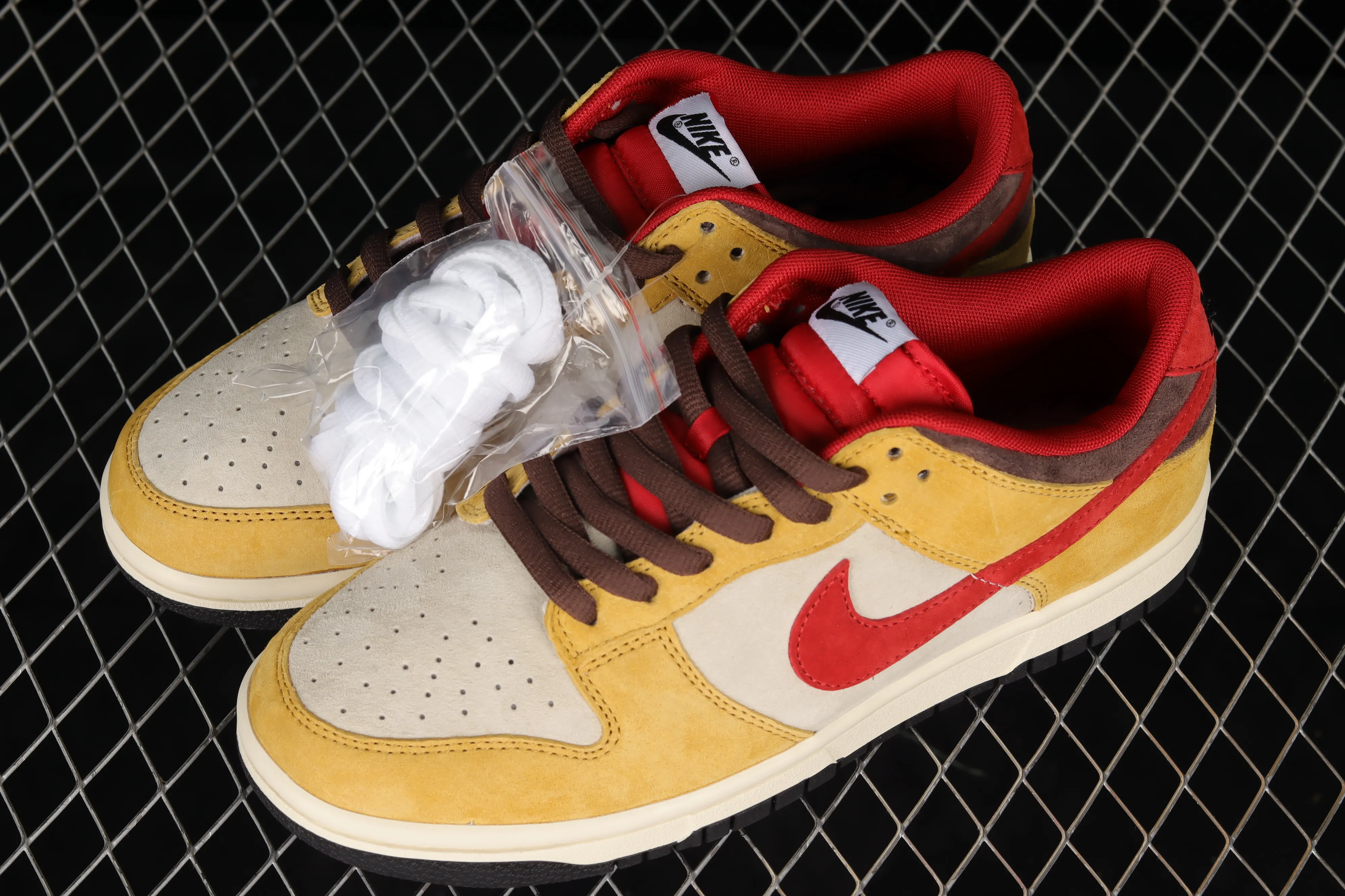 All Categories Nk SB Dunk Series Nk SB Dunk Low Low-top sneakers Otomo Katsuhiro x Nk SB Dunk Low "Steamboy OST" Otomo Katsuhiro co-branded SB low-top sports and leisure sneakers DO7412-988